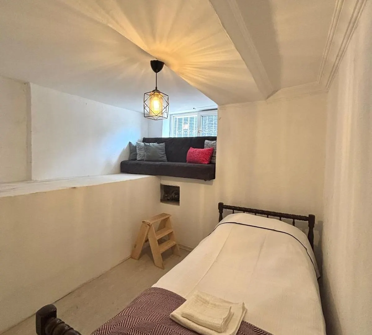 Pink House Walk Everywhere, 3Br, Fiber Internet Istanbul Villa