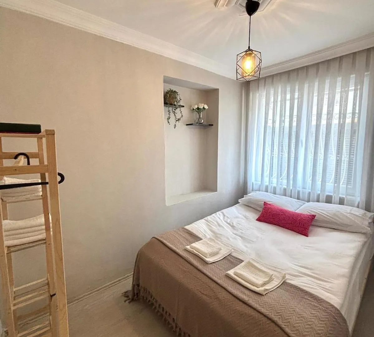 Pink House Walk Everywhere, 3Br, Fiber Internet Istanbul